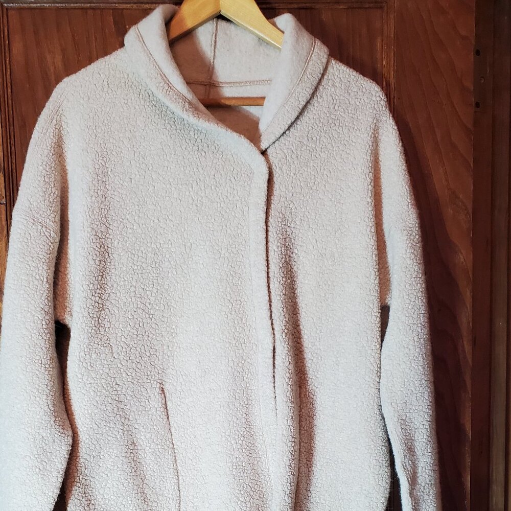 Lulu Lemon Wool Sherpa Light Cream Jacket with buttons and snaps Sz. 8